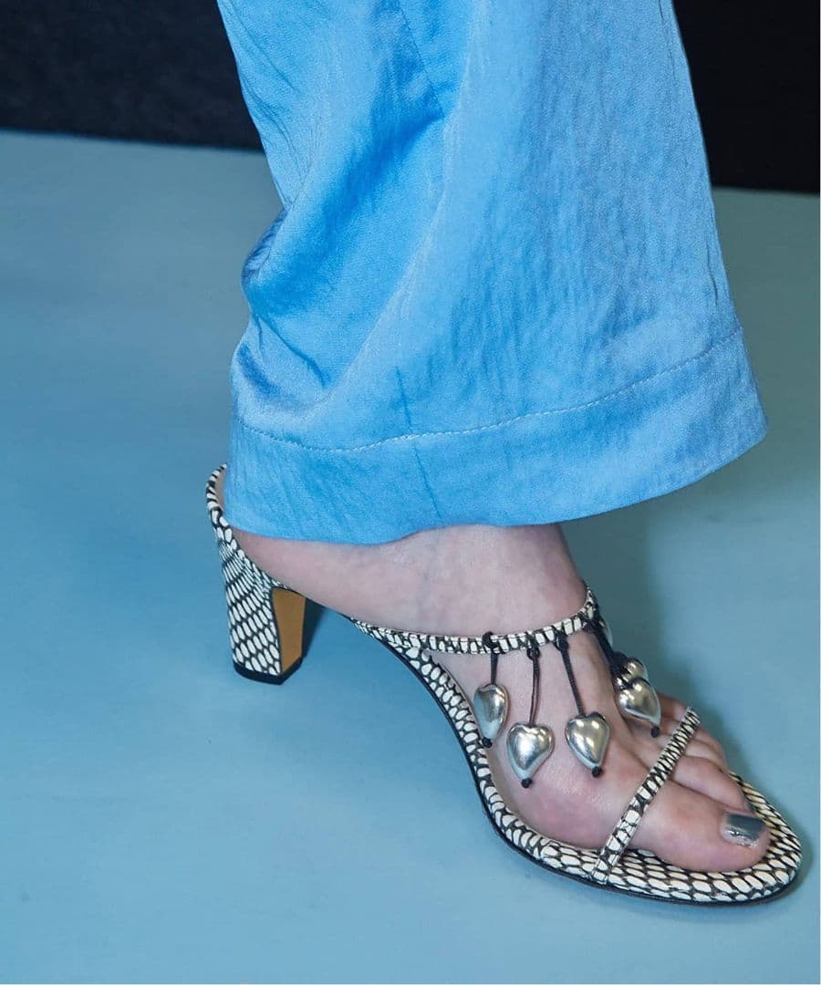 【MARYAM NASSIR ZADEH/マリアム ナシール ザティー】サンダル