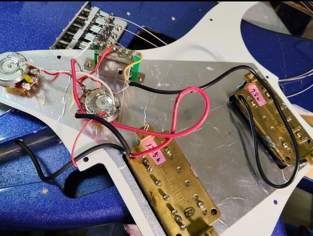 ストラトキャスター　タイプ　ボディ　メイビス　Mavis