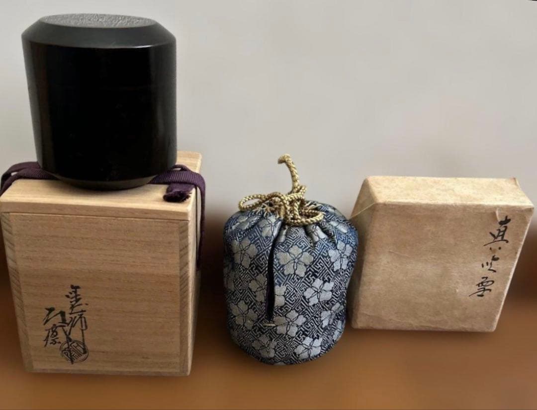 黒色 木製 茶道具 棗 伝統的な和柄
