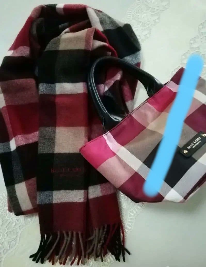 ブルーレーベルクレストビレッジ　カシミヤ100%マフラー