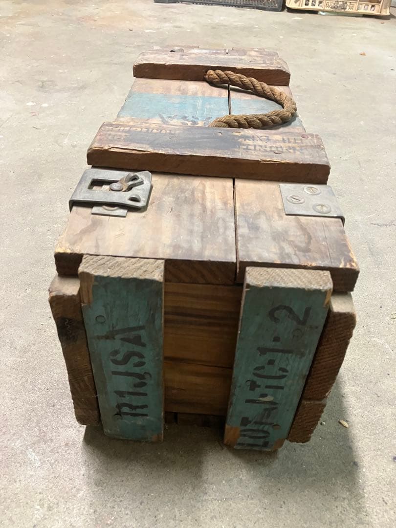 自衛隊　木製弾薬箱　57ミリ　無反動砲用　ミリタリー