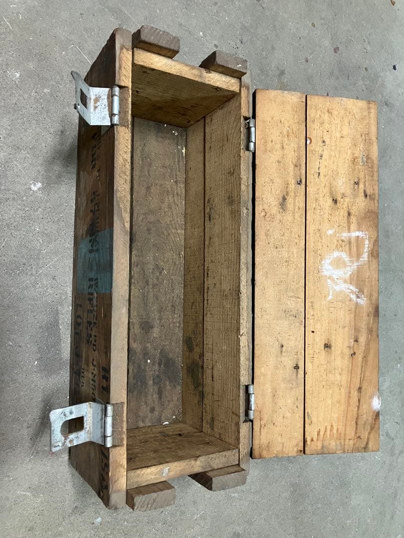 自衛隊　木製弾薬箱　57ミリ　無反動砲用　ミリタリー