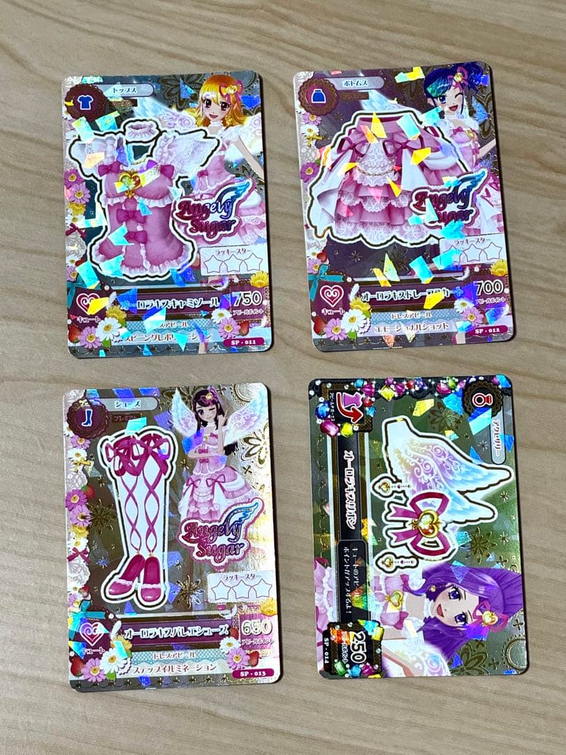 アイカツカードオーロラキスコーデ 星宮いちご