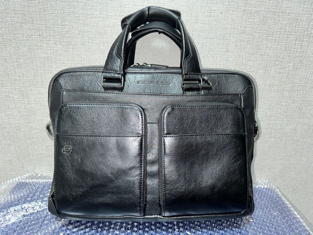 イタリアPIQUADRO(ピクアドロ)レザービジネスバッグ