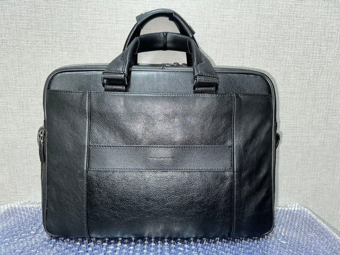 イタリアPIQUADRO(ピクアドロ)レザービジネスバッグ