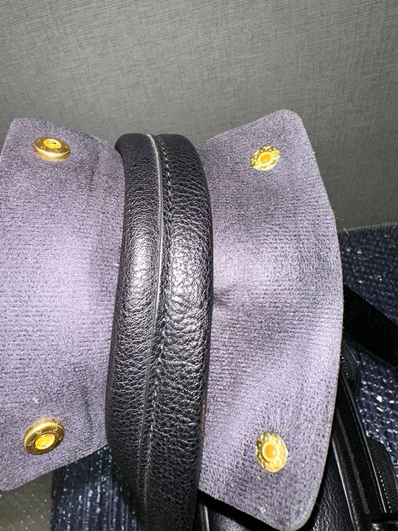 イタリアPIQUADRO(ピクアドロ)レザービジネスバッグ