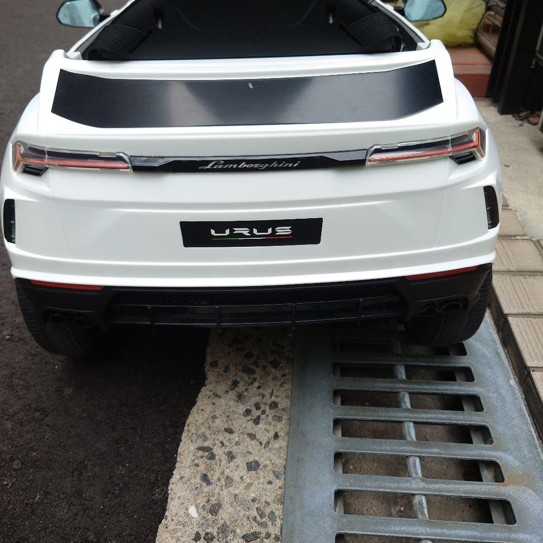 お正月価格1/3まで　電動乗用カー　ウルス（引取限定）