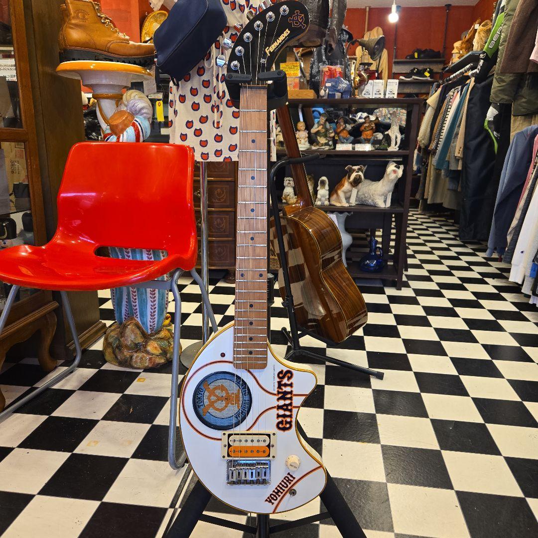 FERNANDES ZO-3 読売ジャイアンツ 限定 アンプ内蔵ギター