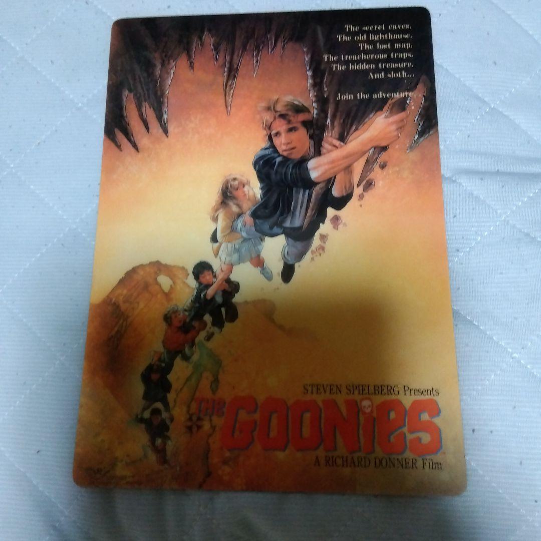 南極物語とETとグーニーズの下敷きです。