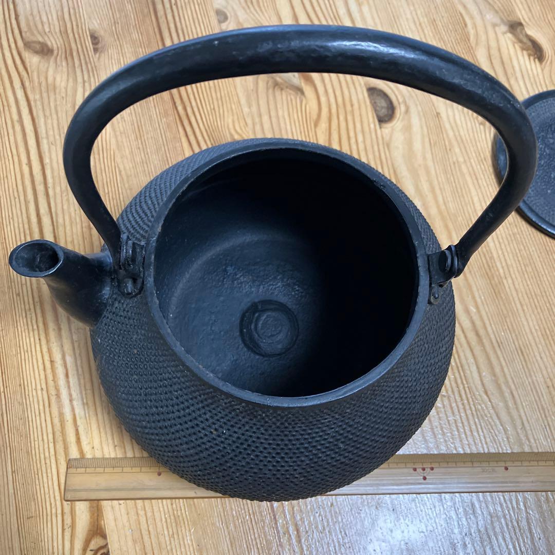 黒　南部鉄瓶 　あられ　松ぼっくり　童仙人作