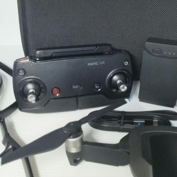 ドローン DJI MAVIC AIR (黒）ケース付きセット