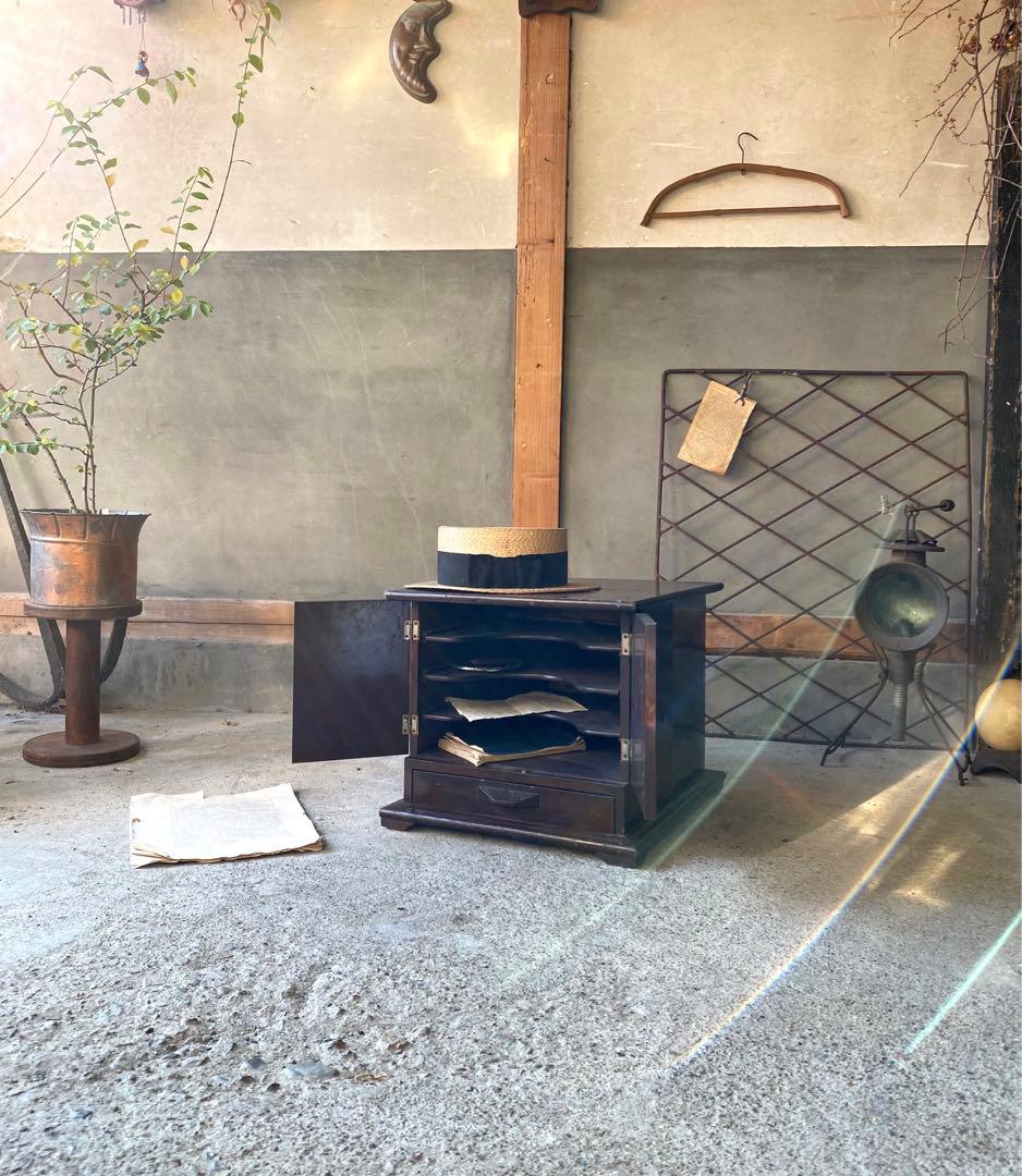 ビンテージ  小ぶりのキャビネット