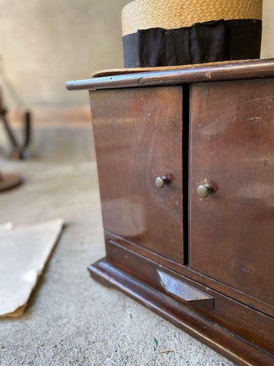 ビンテージ  小ぶりのキャビネット