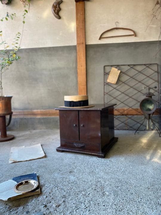 ビンテージ  小ぶりのキャビネット