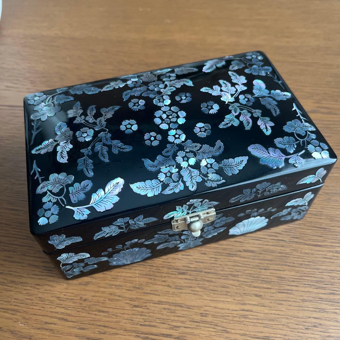 貝細工装飾の黒漆文箱