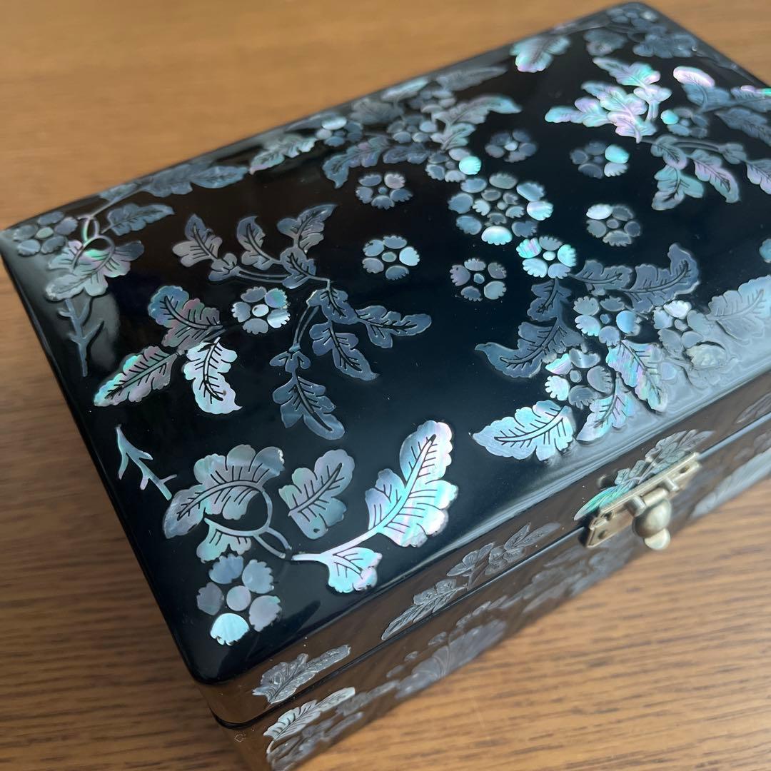 貝細工装飾の黒漆文箱