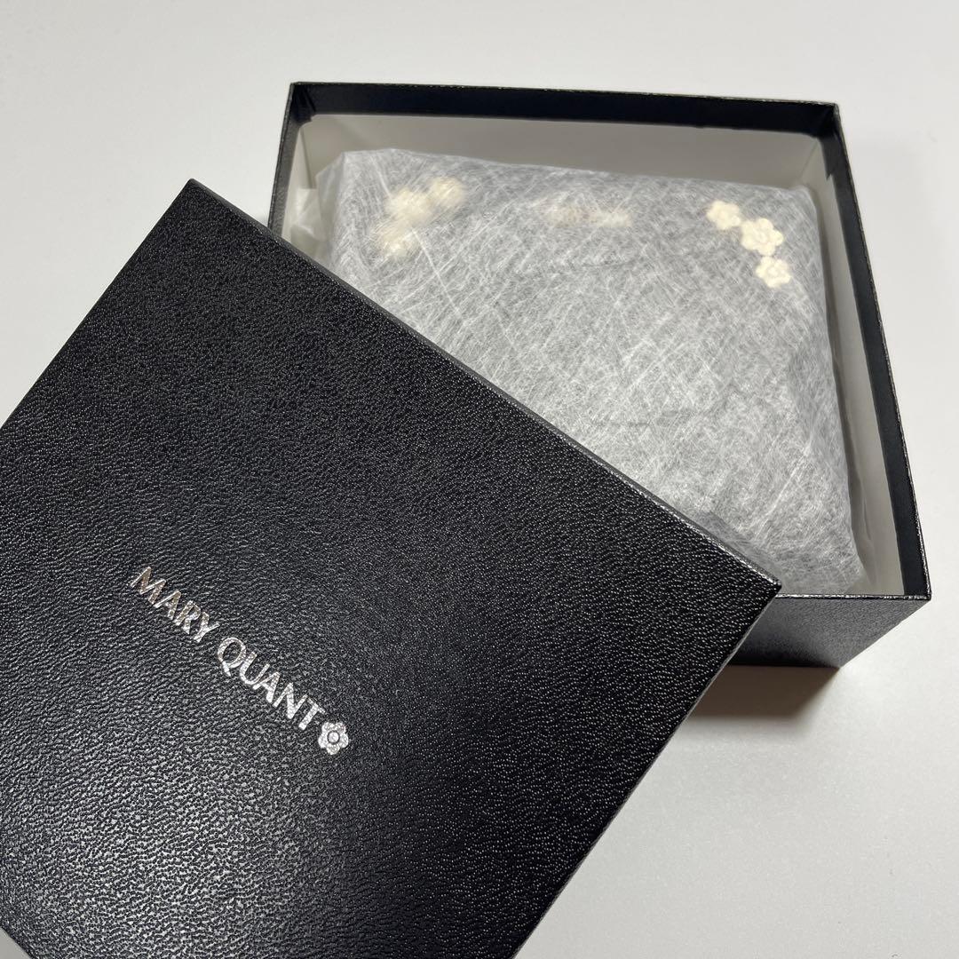 【まゆみ】マリークワント プチデイジーメタルキルト ウォレット 二つ折り