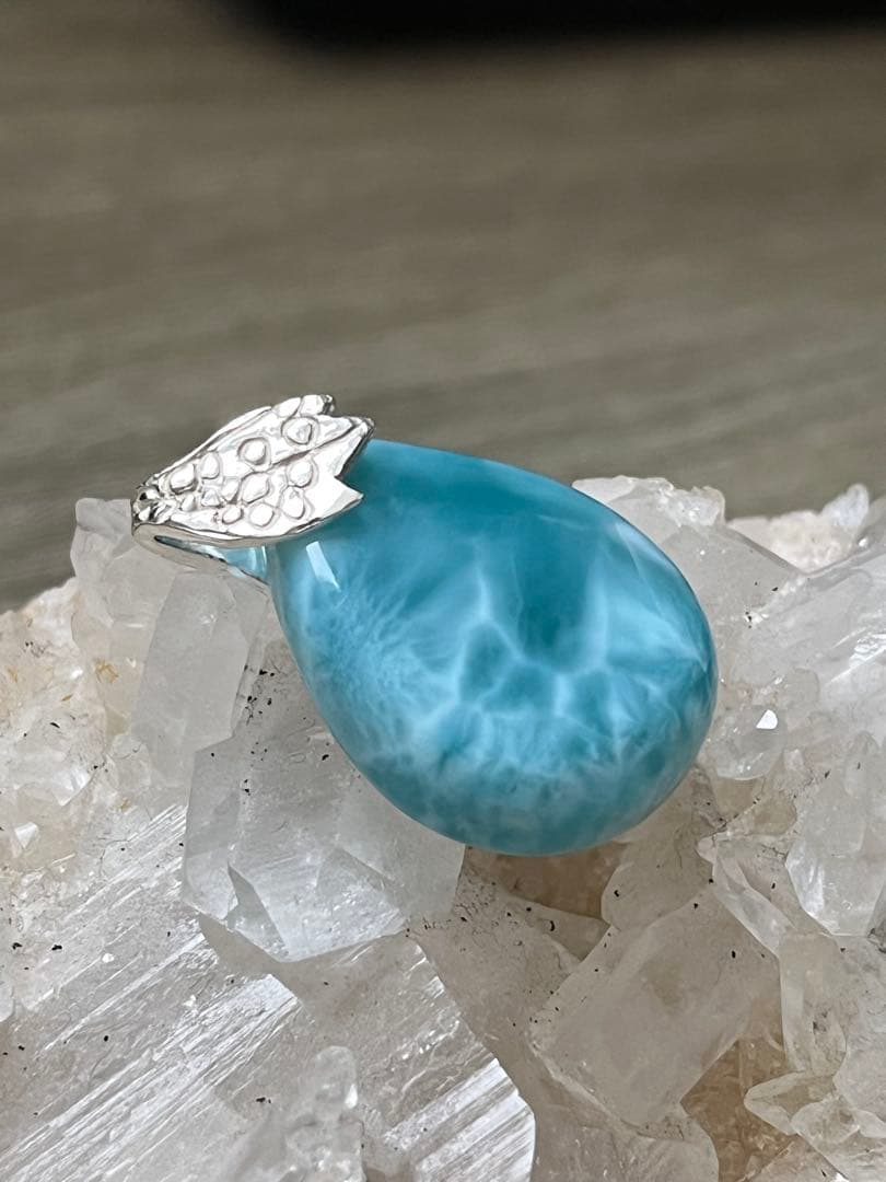 天然石☆高品質！ラリマーしずく型ペンダントトップ☆リーフバチカン&ブルーが美しい