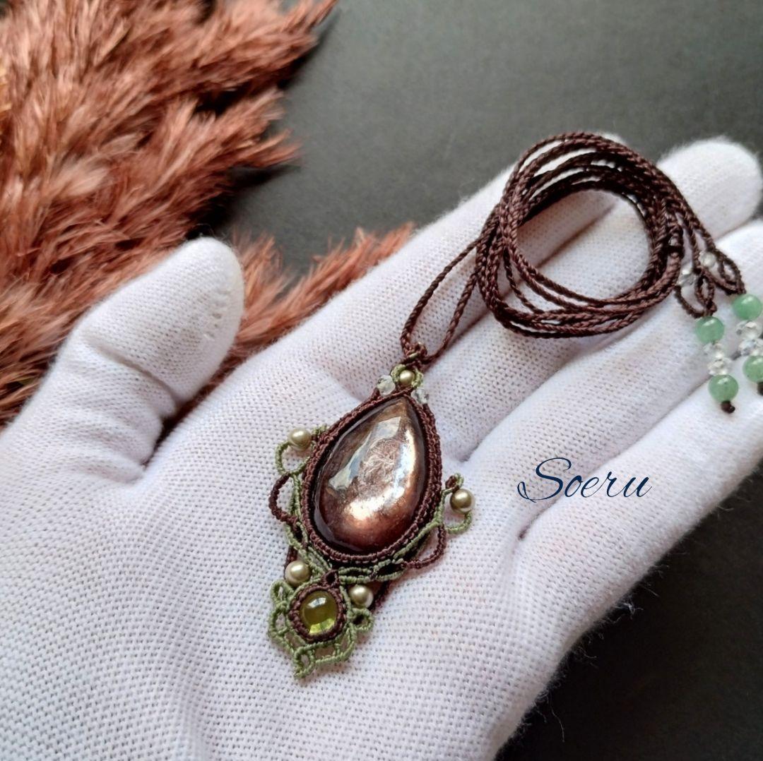 レピドライト＆ペリドットのマクラメ編みネックレス　ペンダント　天然石