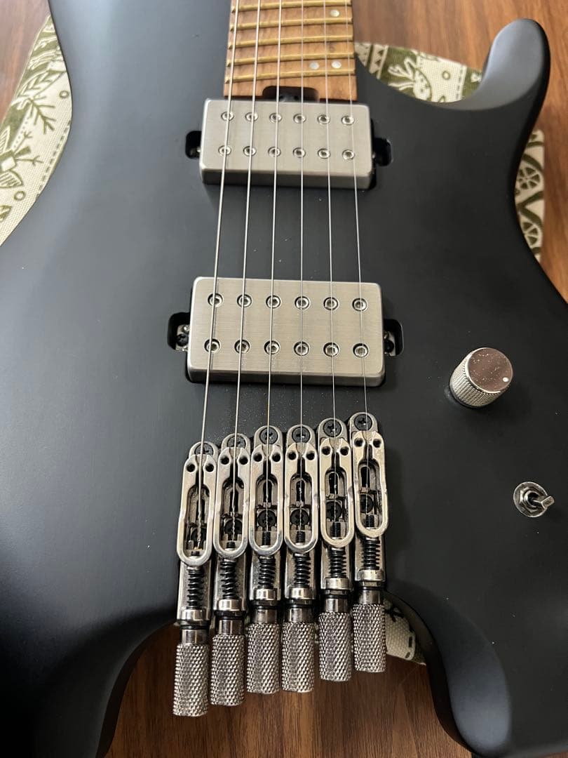 Ibanez QX52 BKF ヘッドレスギター