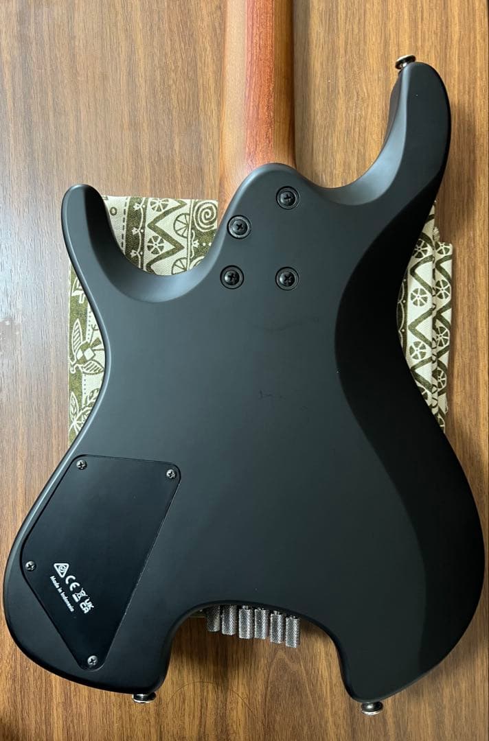 Ibanez QX52 BKF ヘッドレスギター