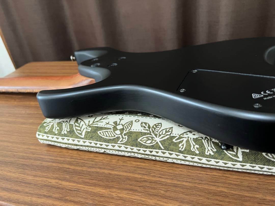 Ibanez QX52 BKF ヘッドレスギター