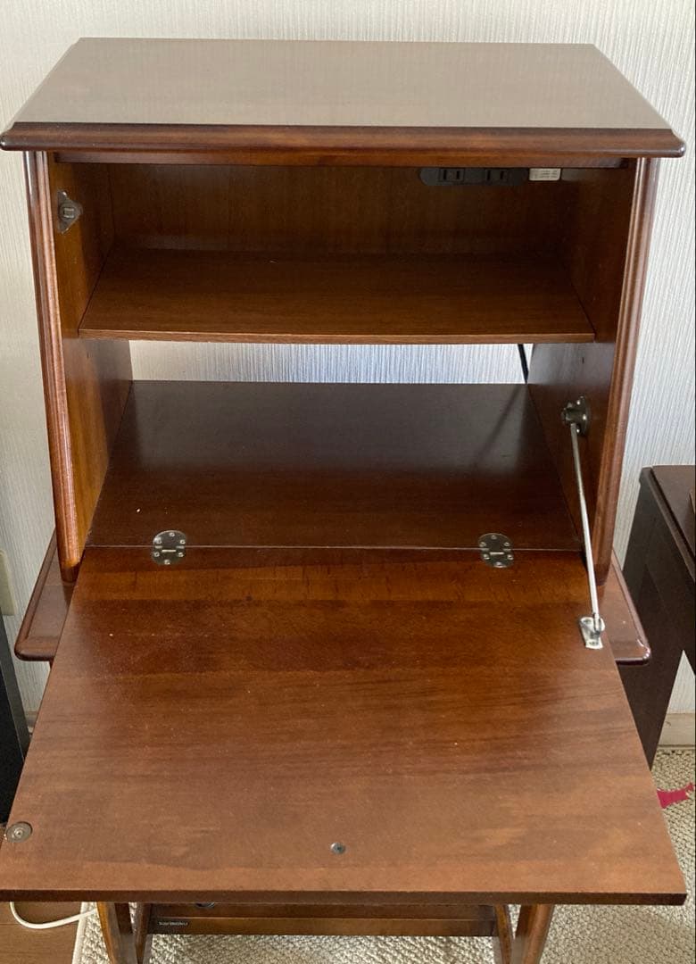 カリモク木製ライティングデスク 電源コンセント付き