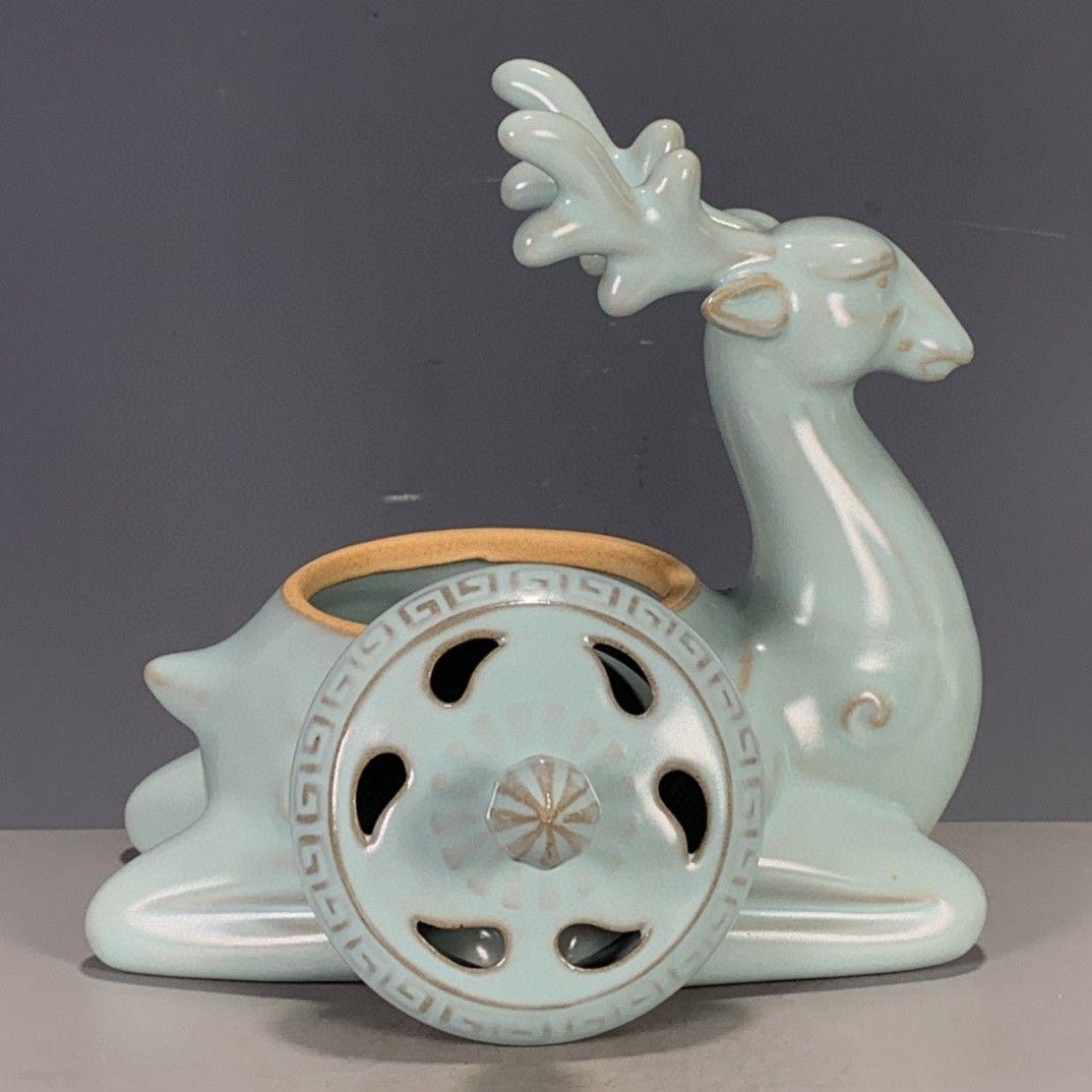 宋汝磁器浮彫り梅鹿薫香炉 香道具 装飾品 現代工芸品 美術品 置物