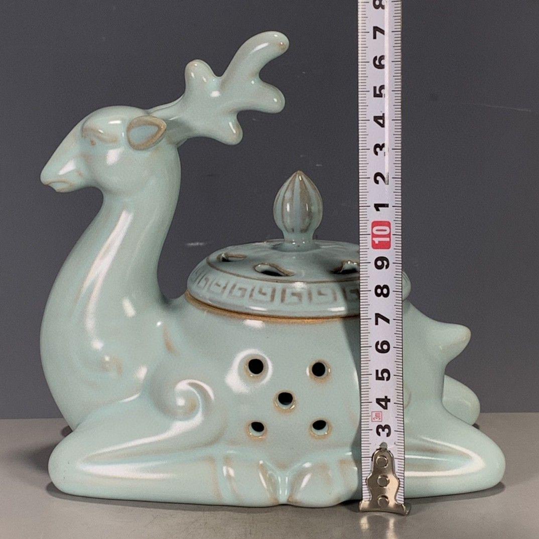 宋汝磁器浮彫り梅鹿薫香炉 香道具 装飾品 現代工芸品 美術品 置物