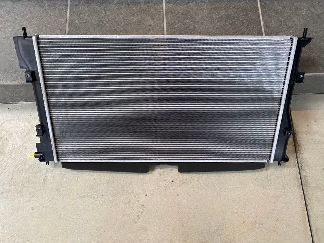 トヨタ　GR86 純正ラジエター　使用少なめ