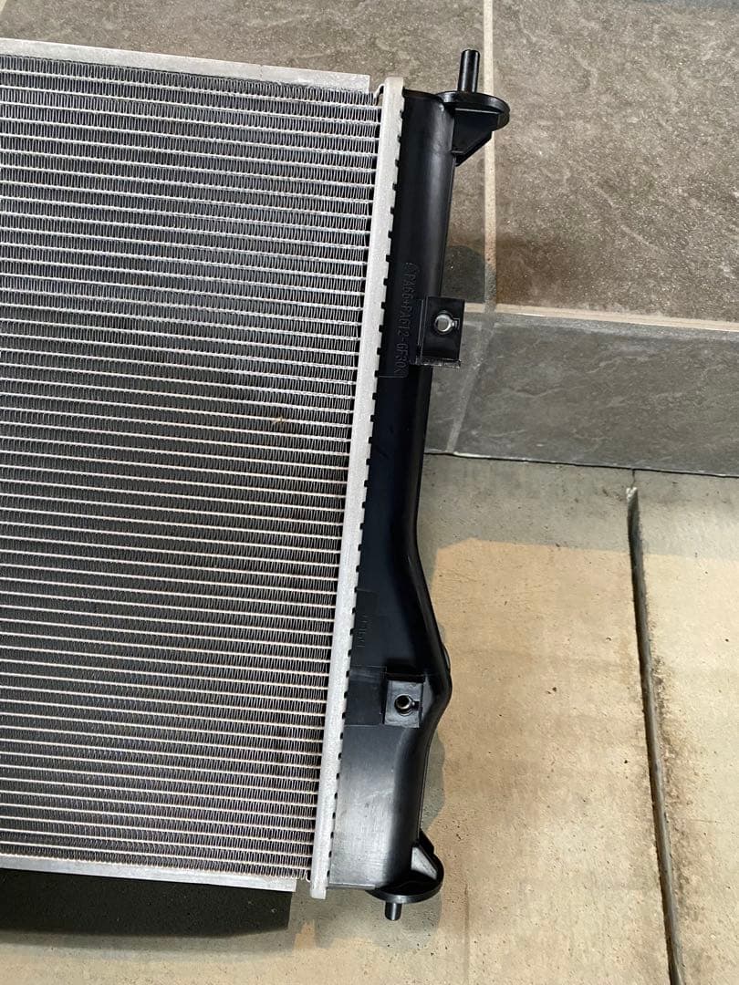 トヨタ　GR86 純正ラジエター　使用少なめ