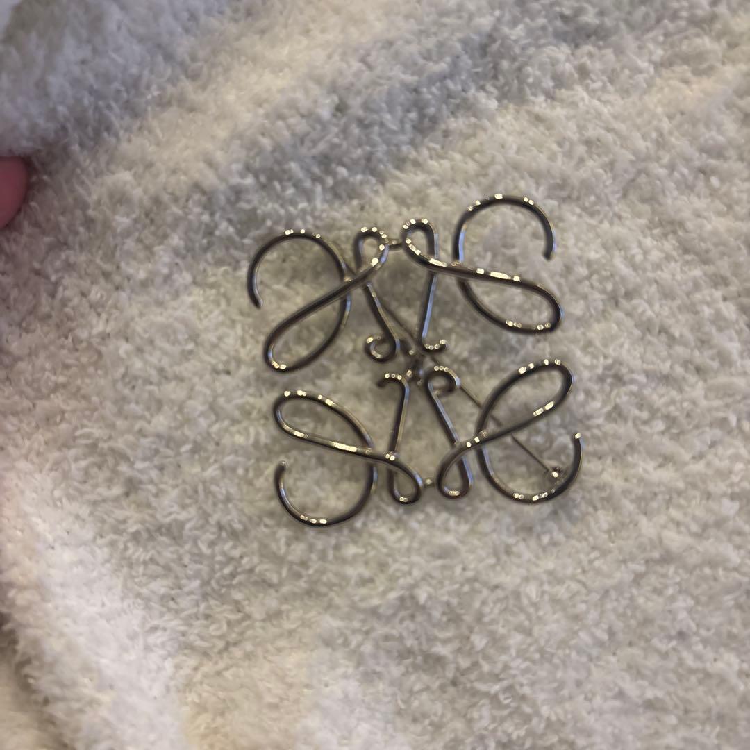 ロエベ ブローチ（色付き石付き） セット