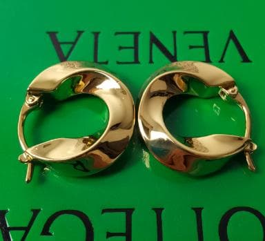 BOTTEGA VENETA ツイスト ピアス 極美品