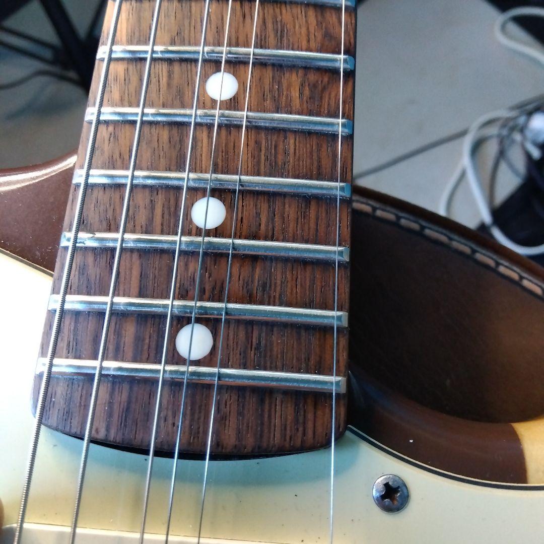 ストラトキャスター ナチュラル/ブラウン