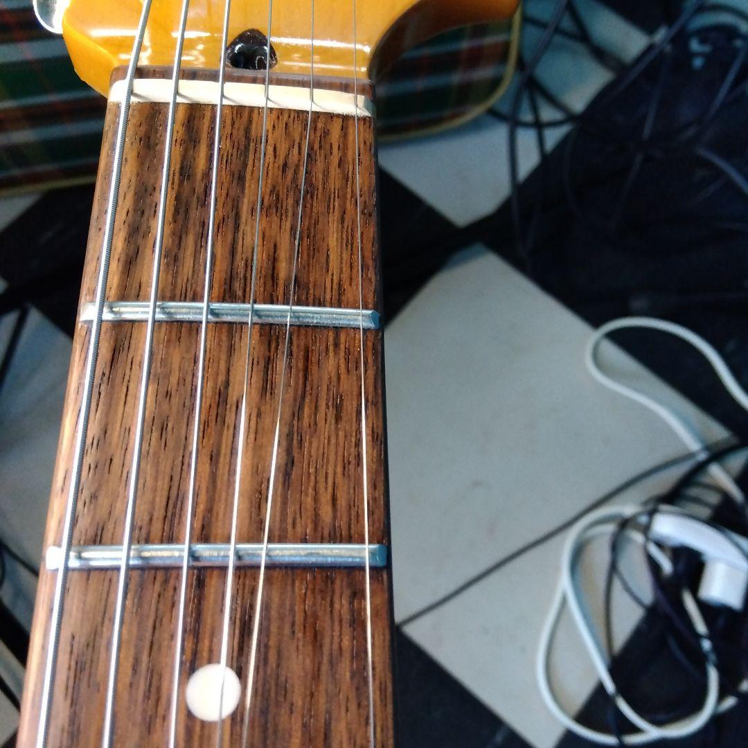 ストラトキャスター ナチュラル/ブラウン