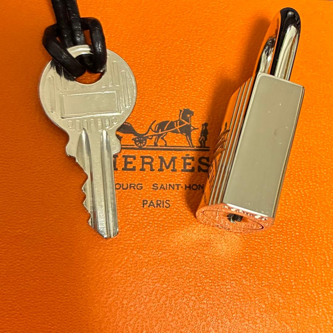美品　エルメス シルバー　カデナ　南京錠　パドロック　鍵　キー　NO120