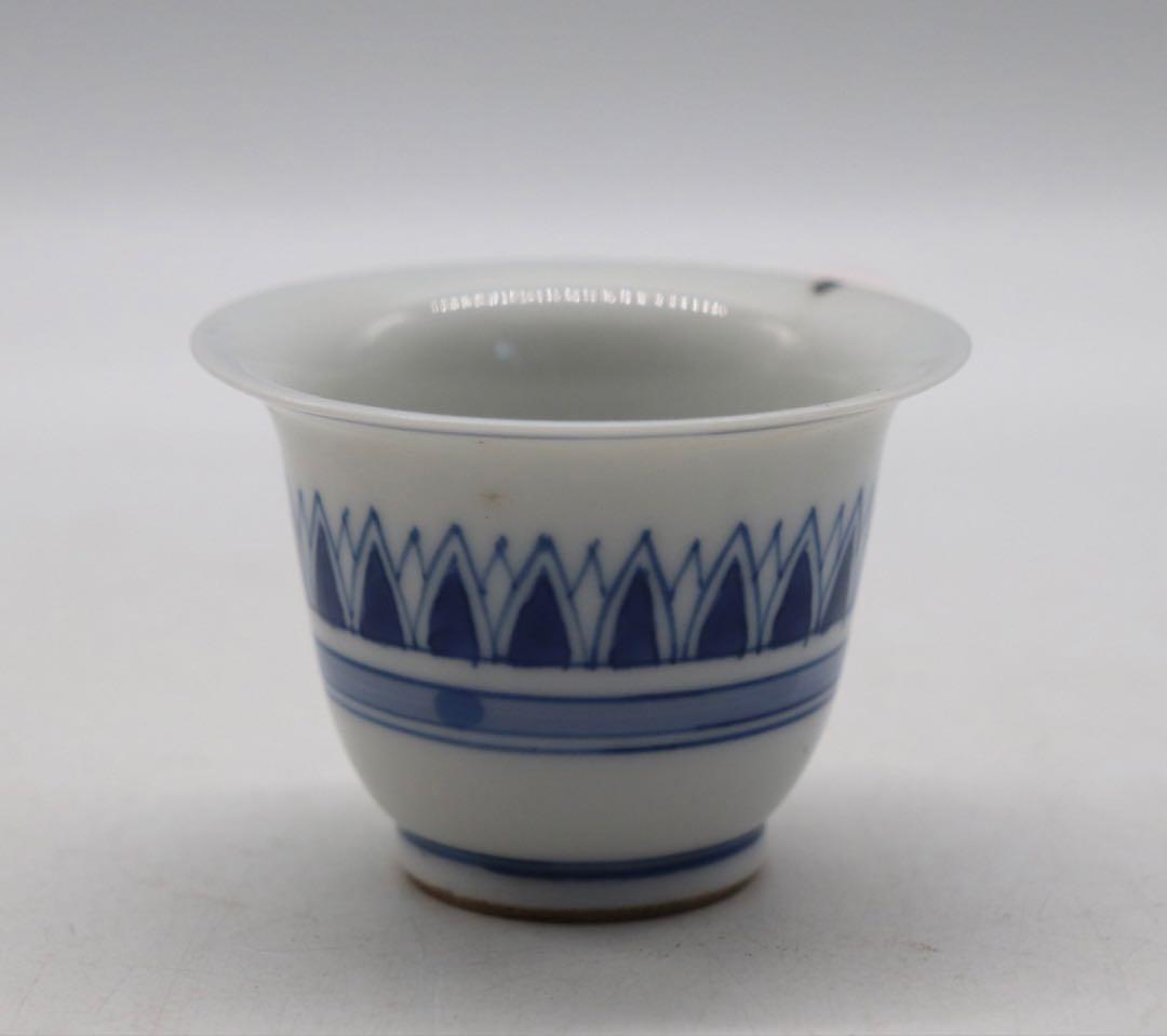 中国　大明成化年製　染付蓮弁紋小杯　木箱入　送料込み250210