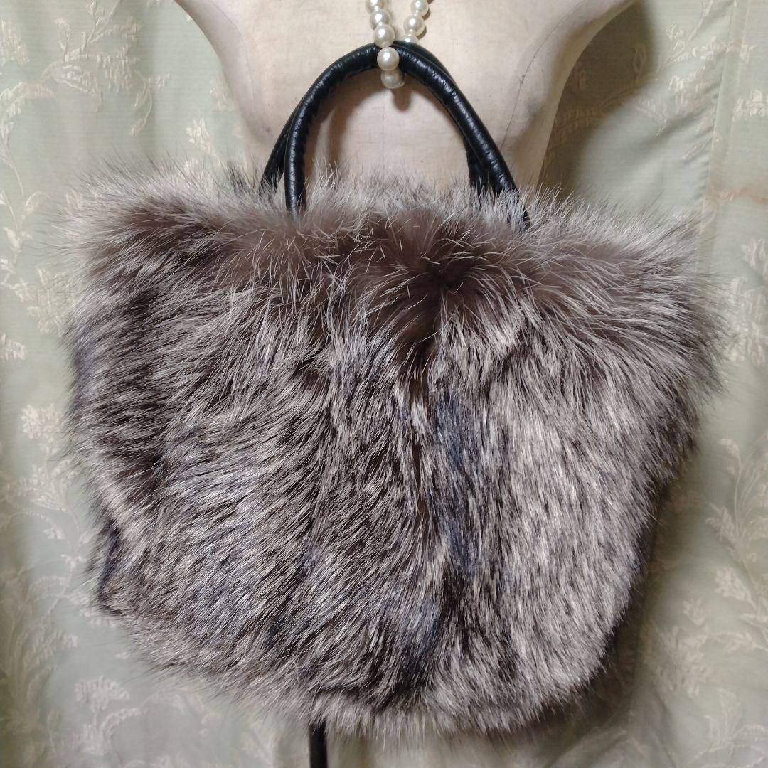 新品未使用✩シルバーフォックス✩ファーバッグ✩ふかふか✩全面ファー