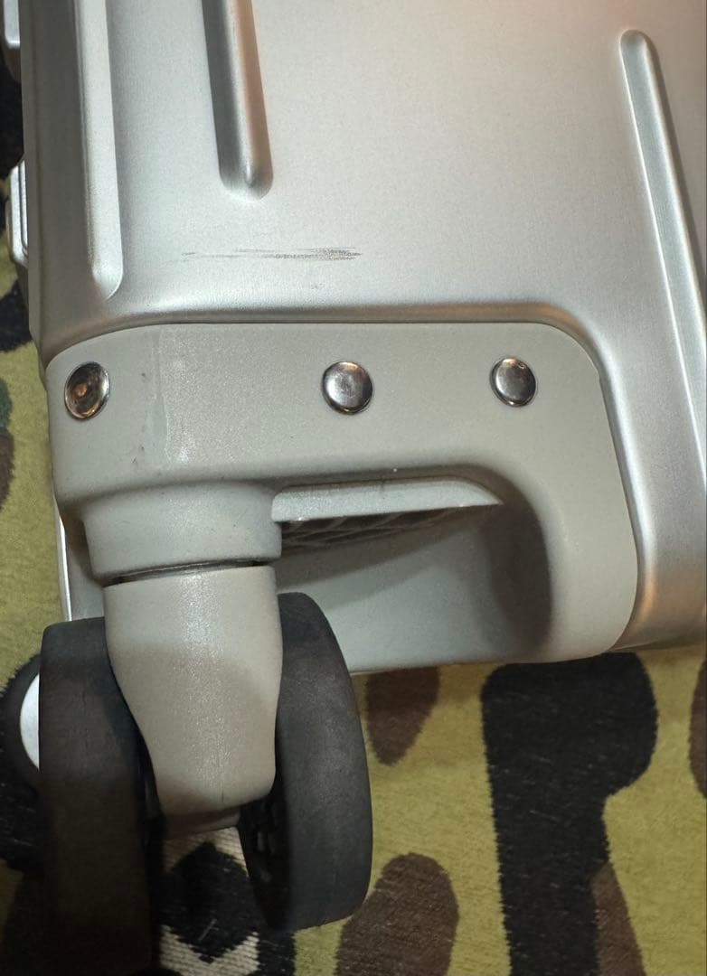 イノベーター アルミ　スーツケース　36Ｌ　innovator キャリーケース