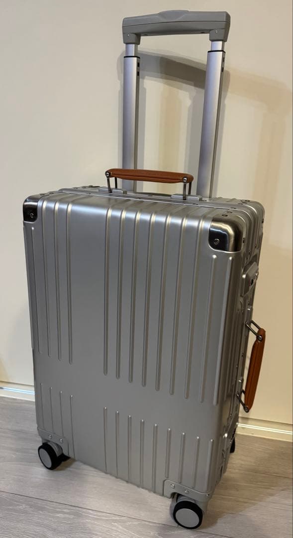 イノベーター アルミ　スーツケース　36Ｌ　innovator キャリーケース