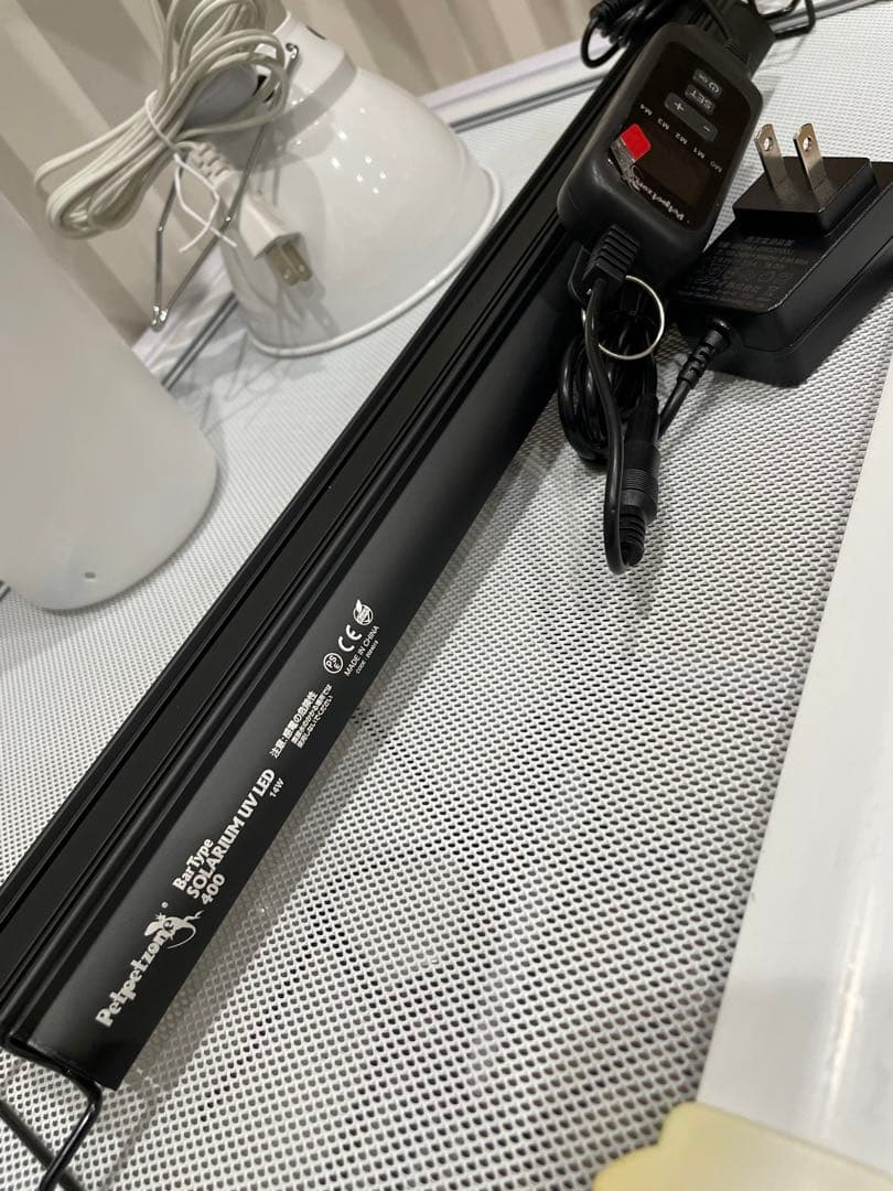 ガラス飼育ケージ　爬虫類　カメレオン　通気性メッシュ蓋付き