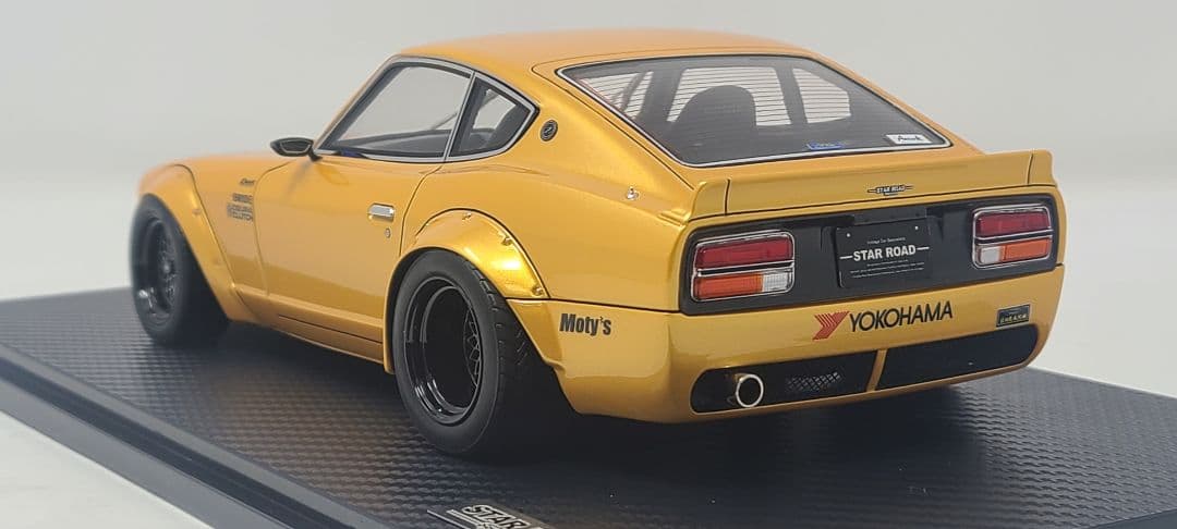 ミニカー 1/18 Nissan Fairlady Z (S30) STAR ROAD