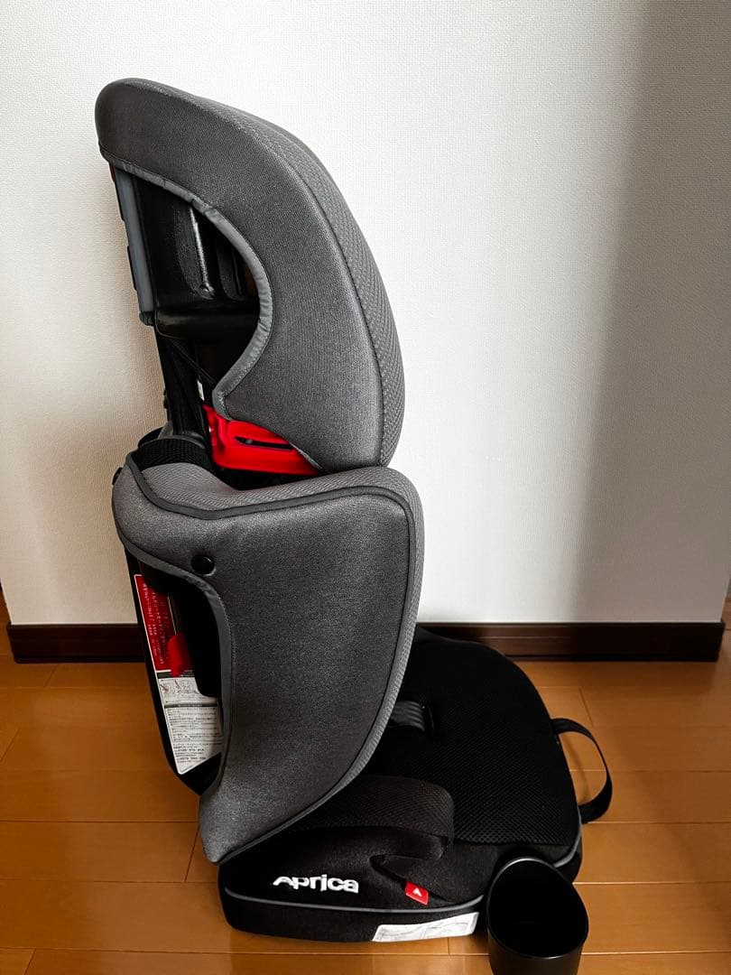 アップリカ　エアグルーヴ　ジュニアシートカップホルダー付き