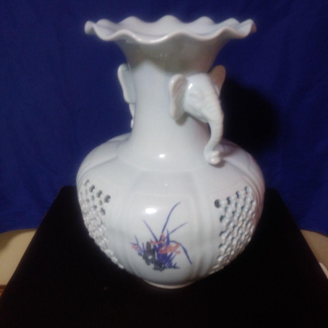 中国、透かし彫り像耳付き花瓶