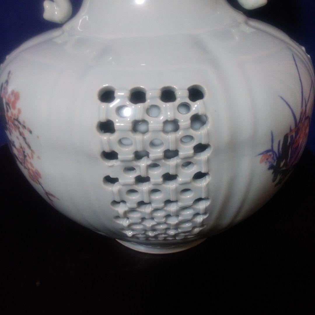 中国、透かし彫り像耳付き花瓶