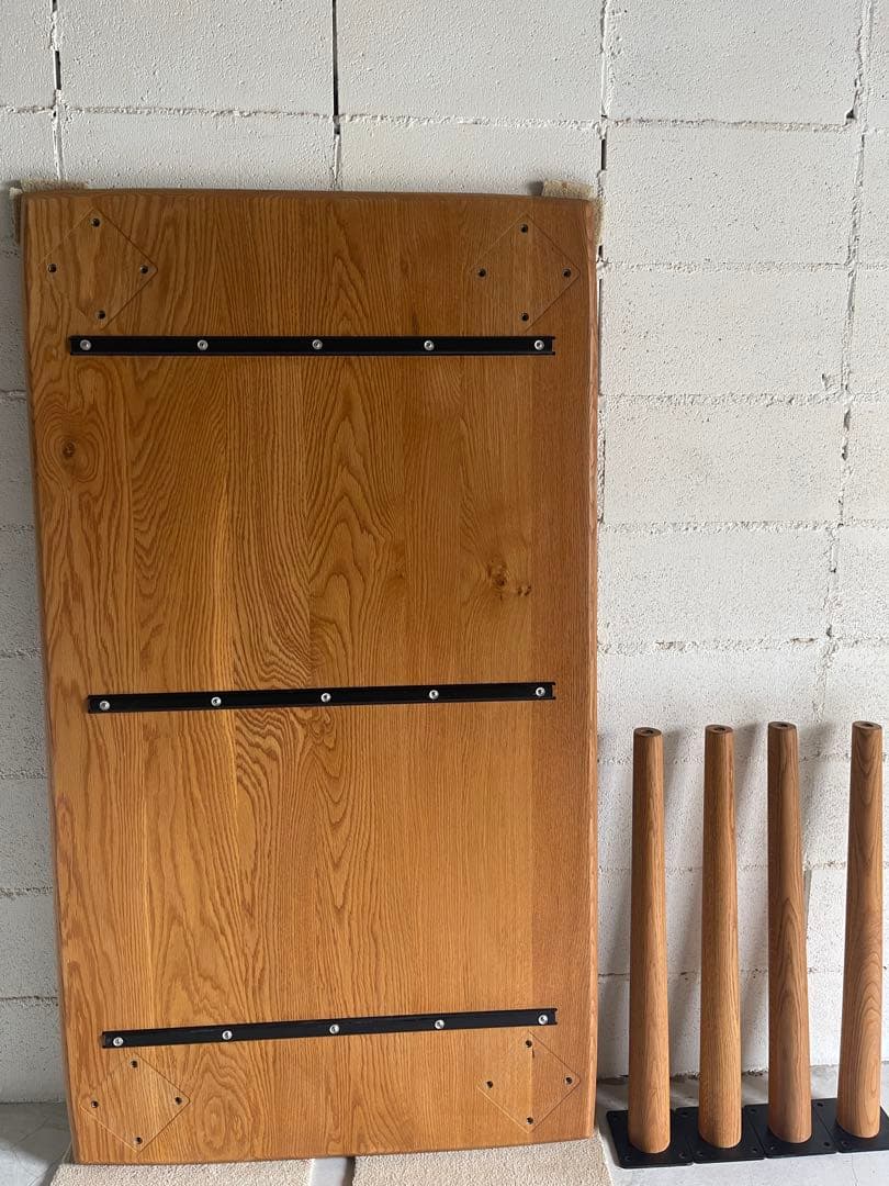 美品　天然木オーク無垢材　ダイニングテーブル　テーパー丸脚　斜め脚　北欧スタイル