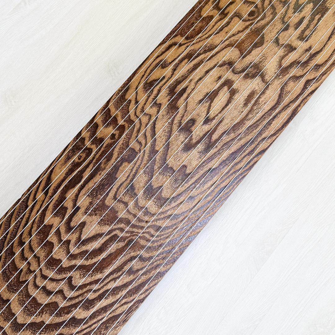 最高級 琴 13弦 綾杉彫り 山有 山田流 舟一刀 玉緑包み柏葉 くり甲 蒔絵