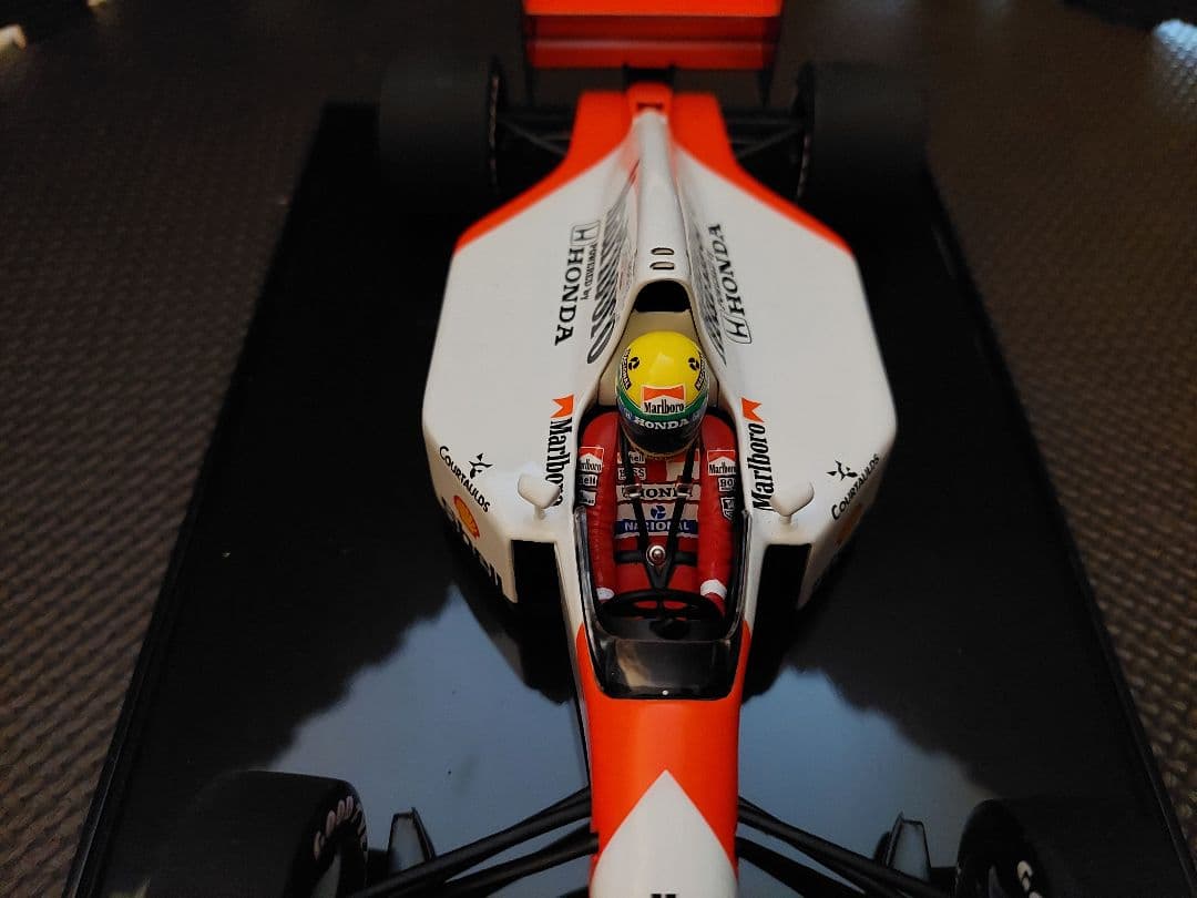 1/18 マクラーレン ホンダ MP4-7 ＃１ A.セナ Marlboloロゴ