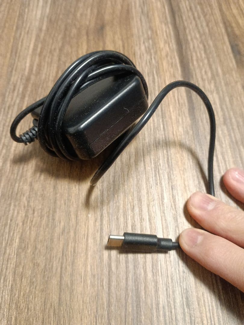 【AQUOSWish2】『スマホケース　充電器付き』 ※消毒済