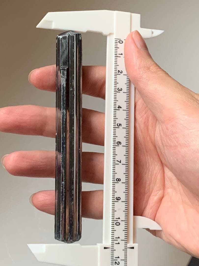 国産鉱物　愛媛県市ノ川鉱山の輝安鉱　スティブナイト　原石　鉱物標本　翡翠　根付